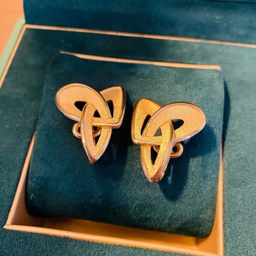 Vintage Crown Trifari Gold Loops Clip On Earrings